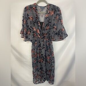 NWT ModCloth bohemian floral dress with a faux tie front. This is lined.